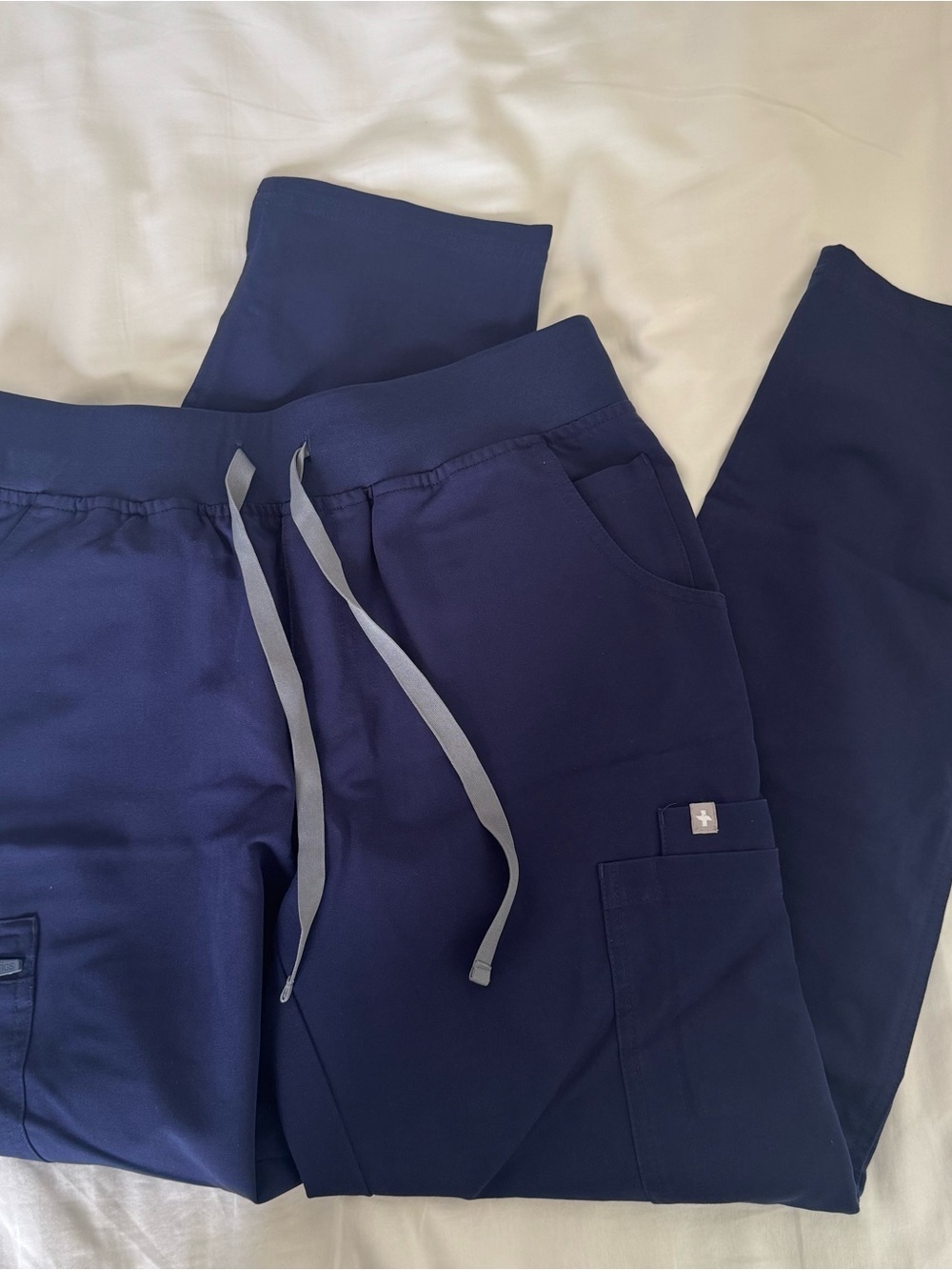 NWOT FIGS yola petite scrub pants - navy